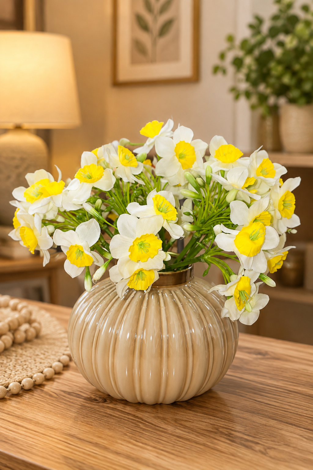 گلدان شیشه ای خط دار شیری