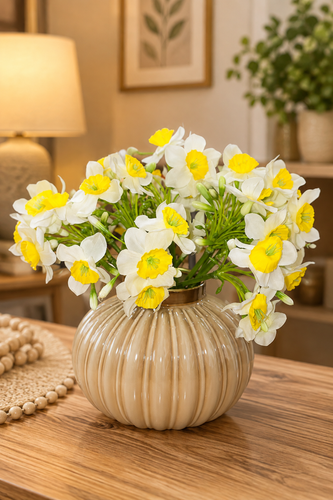 گلدان شیشه ای خط دار شیری
