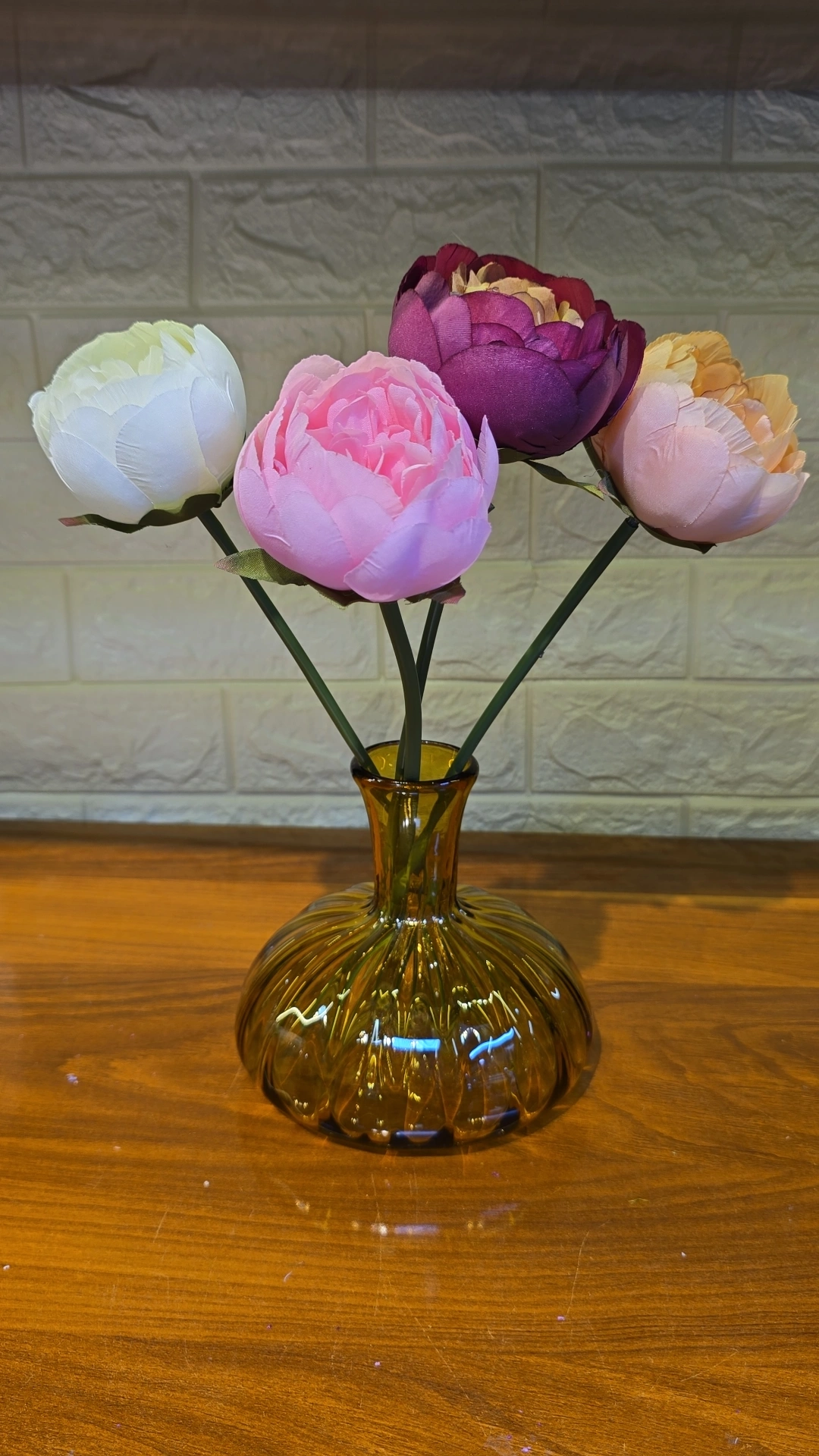 تک شاخه گل رز پیونی بزرگ